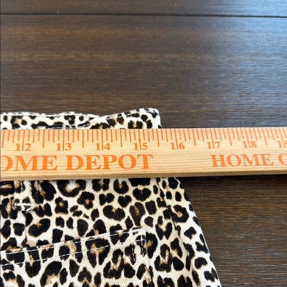 J. Crew Tall high-rise kickout jean with sailor pockets in leopard print Size 28 - Picture 10 of 13